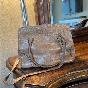 Chic Crocodile-Embossed Shoulder Bag in Brown